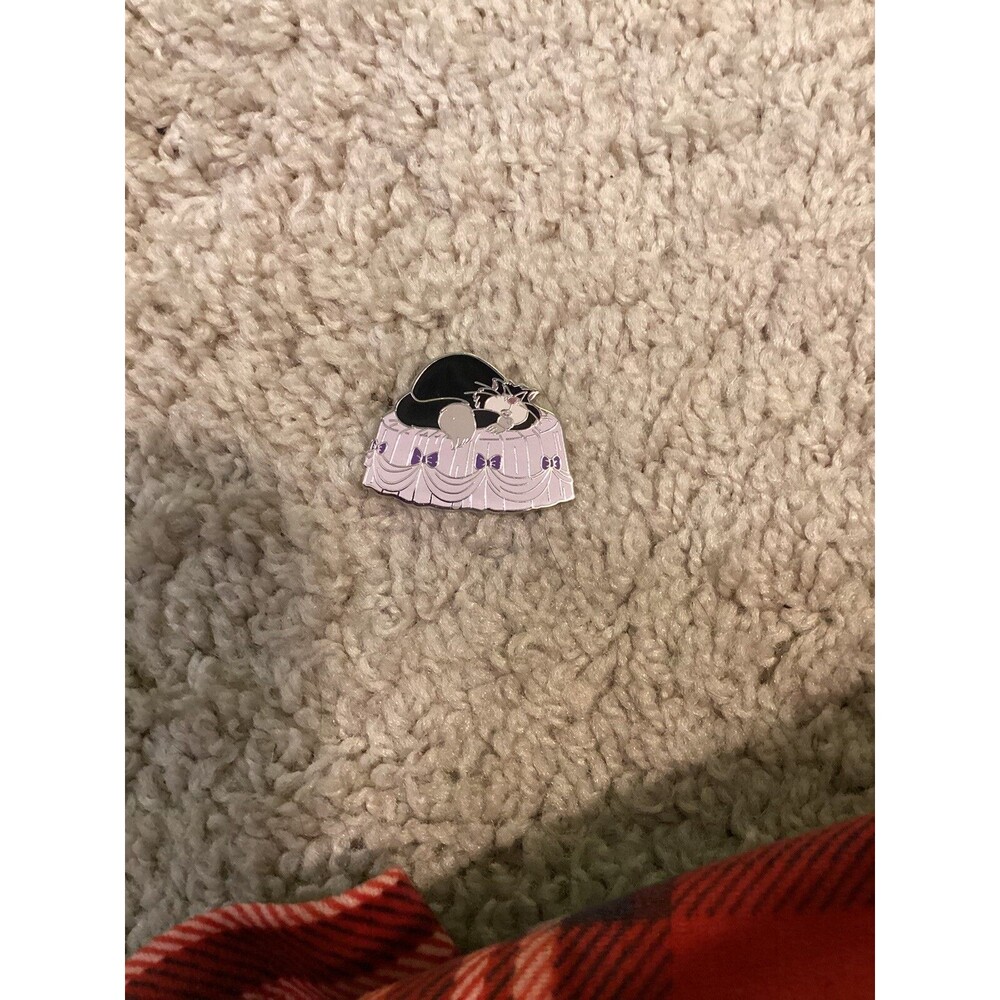 Disney Parks Sweet Dreams Mystery Pin Sleeping Dreaming Cinderella Lucifer pin